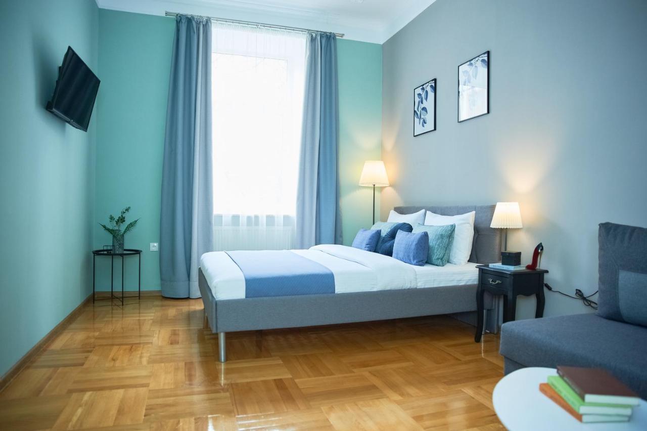 Cozy Apartment, 5Mins To Opera リヴィウ エクステリア 写真