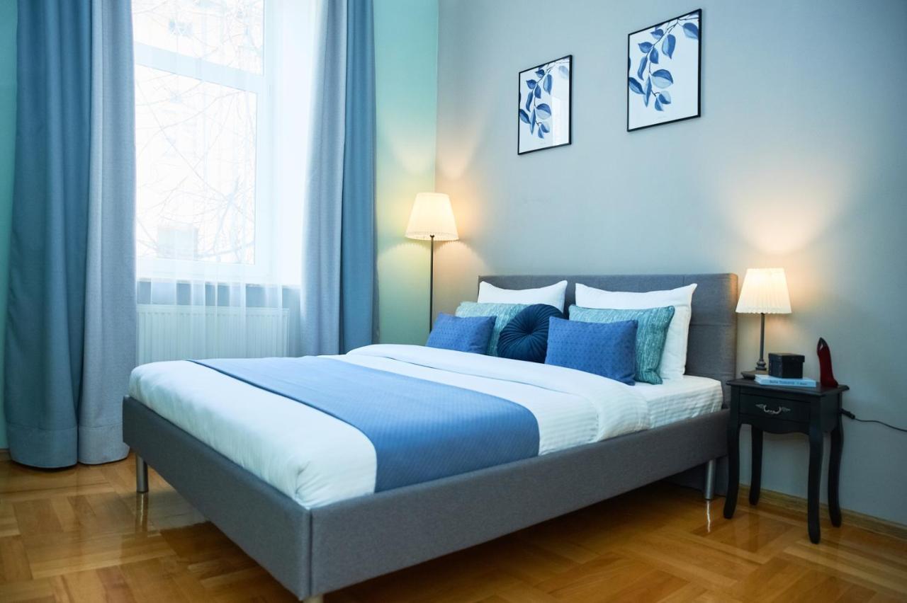 Cozy Apartment, 5Mins To Opera リヴィウ エクステリア 写真